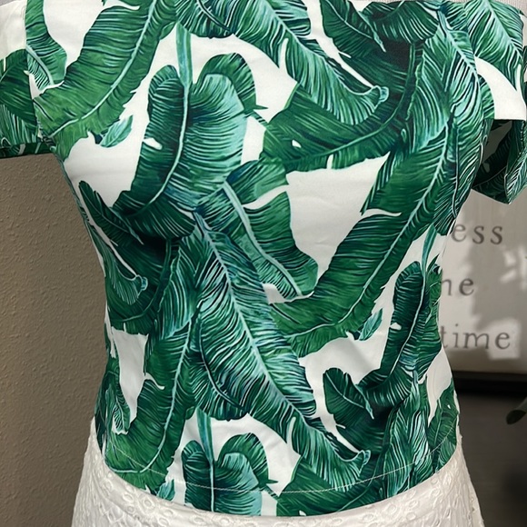 Love Encounter Green Leaf Print Off-Shoulder Top TRN 18 - Picture 2 of 5